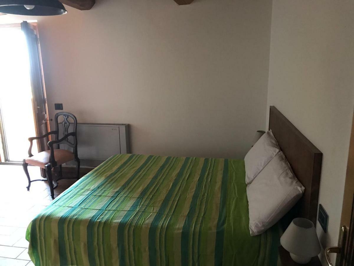 Bellavista Prile Bed & Breakfast กาส์ตีจลิโอเน เดลลา เปสกายา ห้อง รูปภาพ